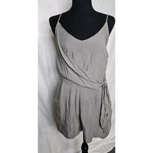 One Clothing Women's Sz Small Olive Romper Casual